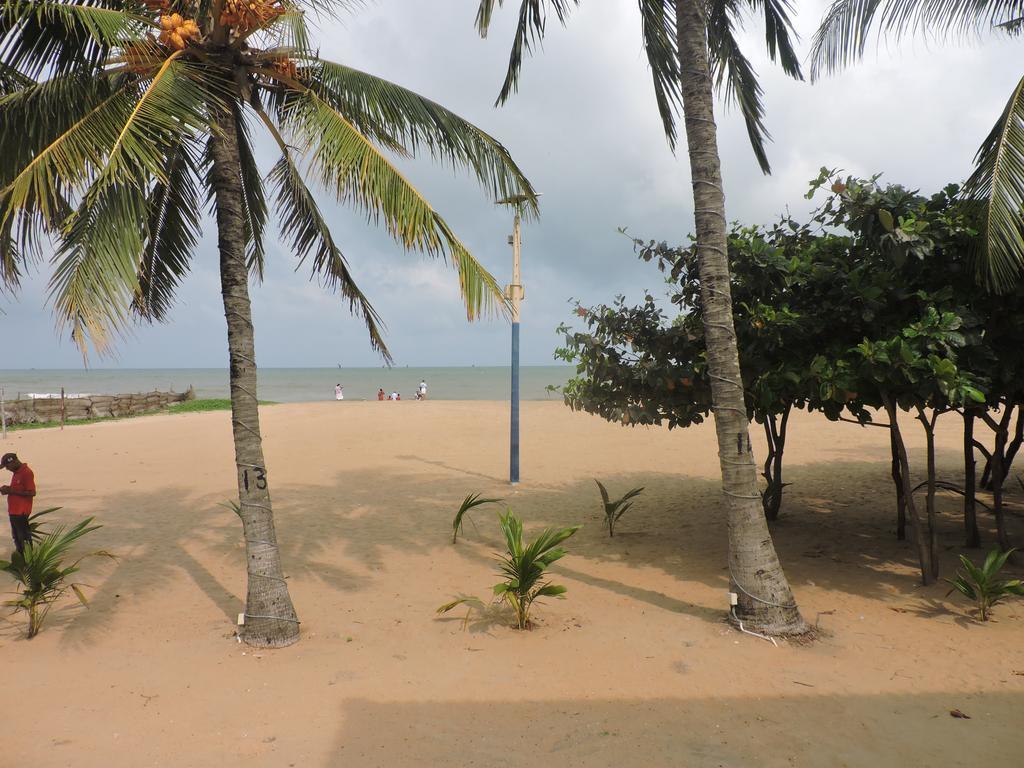 Catamaran Beach Hotel Negombo Exteriör bild